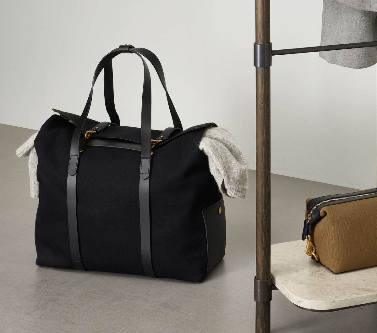 Mega Tote - Coal/Black