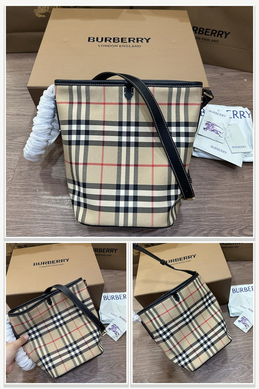 Burberry Bags 154