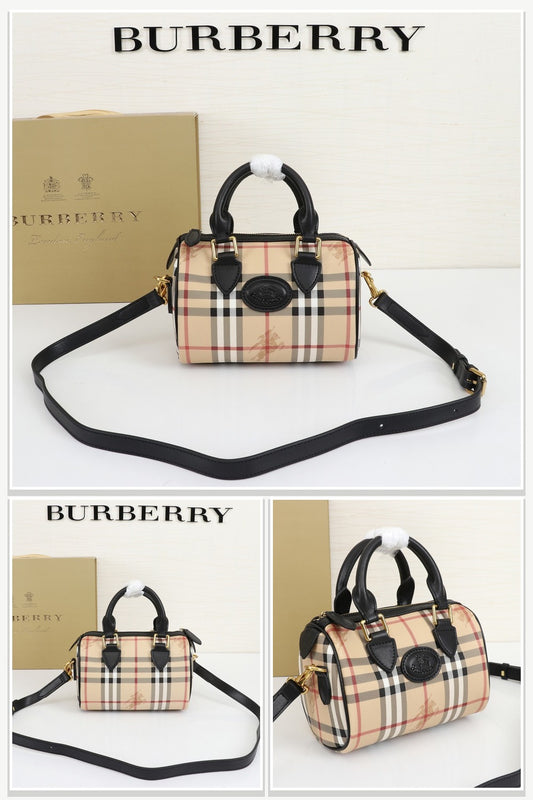 Burberry Bags 437